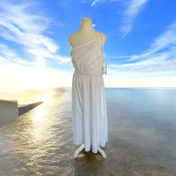 Elegant White One-Shoulder Dress - Picture 1 of 15